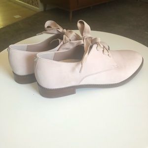 Vionic Pink Lace-up Oxfords